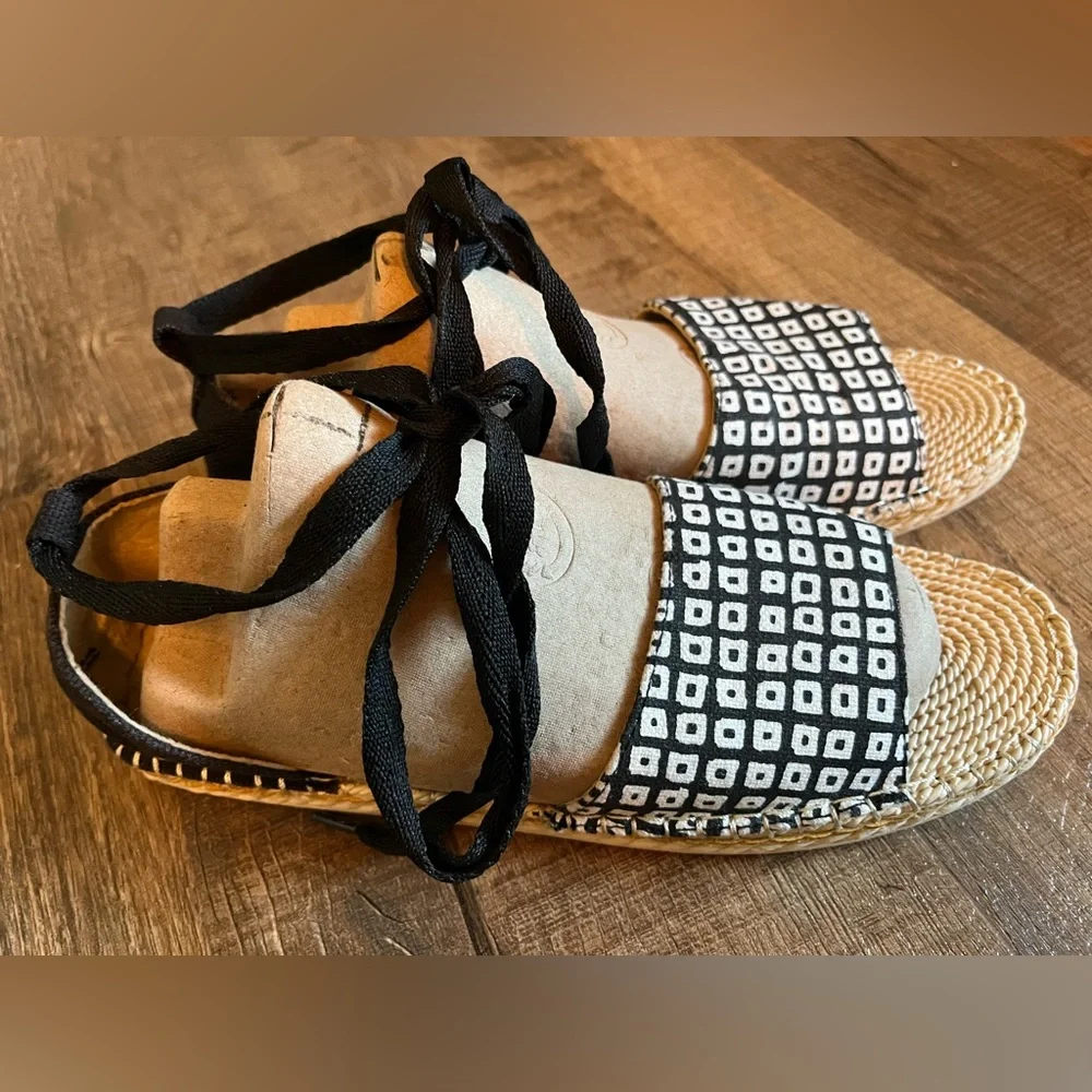 Reed Espadrilles Lace-up sandals. Women's size Large (9-10). Excellent condition
